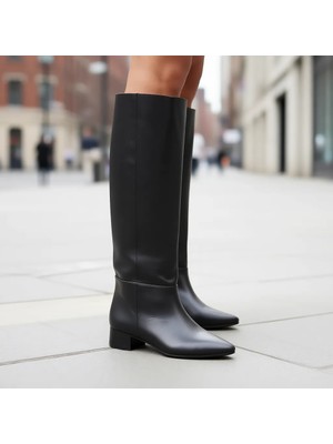 Trendy Anka Kadın Siyah Deri Içi Kürklü Kalın Topuklu Çizme Günlük Kullanım İçin Şık Tasarım