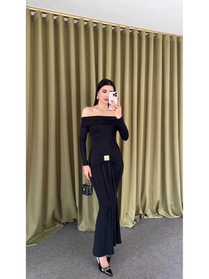 Rora Omzu Açık Elbise Toka Detaylı Uzun Kol Uzun Elbise