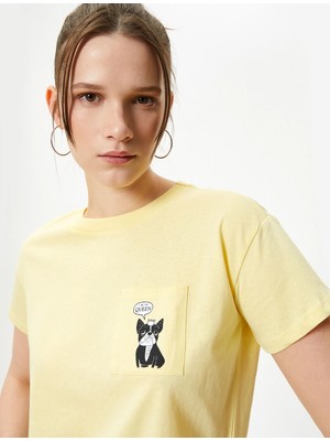 Koton Cep Detaylı Baskılı Tişört Pamuklu Kısa Kollu Bisiklet Yaka