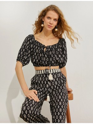 Koton Crop Bluz Etnik Baskılı Lastik Detaylı