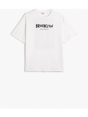 Koton Kısa Kollu Pamuklu Tişört Erkek Çocuk Şehir Temalı Grafik Detaylı Bisiklet Yaka