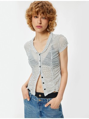 Koton Puantiyeli Bluz Transparan Bebe Yaka Düğmeli Büzgü Detaylı Kısa Kollu