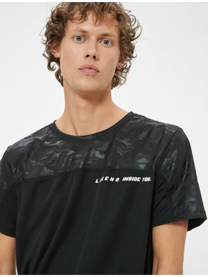 Koton Spor Tişört Slogan Baskılı Kamuflaj Detaylı Kısa Kollu Bisiklet Yaka