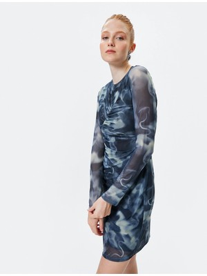 Koton Mini Tül Kalem Elbise Batik Desenli Drape Detaylı Slim Fit Uzun Kollu Yuvarlak Yaka