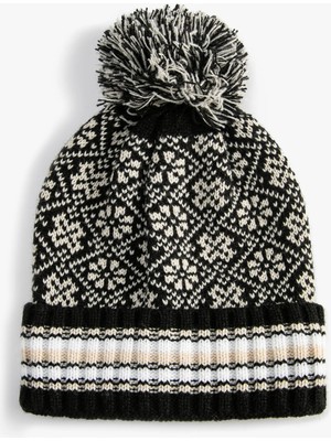 Koton Kadın Triko Bere Desenli Ponpon Detaylı Siyah Kış Sezonu Aksesuarı