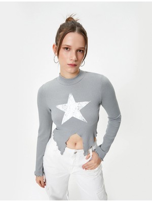 Koton Dik Yaka Crop Tişört Asimetrik Kesim Uzun Kollu Yıldız Baskı Detaylı Ribanalı