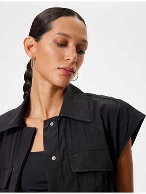 Koton Kısa Kollu Gömlek Klasik Yaka Cep Detaylı Çıtçıt Düğmeli Rahat Kalıp