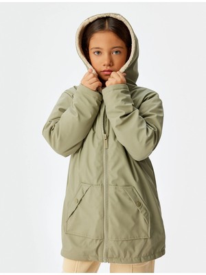 Koton Kız Çocuk Oversize Kapşonlu Mont Peluş Astarlı Uzun Kol Cep Detaylı Kışlık