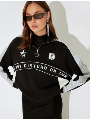 Koton x Inji - Yarım Fermuarlı Sloganlı Renk Bloklu Rahat Kalıp Sweatshirt