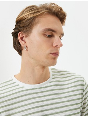 Koton 4SAM10077HK Yeşil Çizgili Erkek Pamuk Jersey T-Shirt