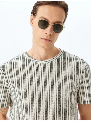 Koton Kısa Kollu Pamuk Karışımlı Bisiklet Yaka Çizgili T-Shirt