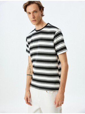 Koton Kısa Kollu Bisiklet Yaka Pamuk Karışımlı Çizgili Tişört