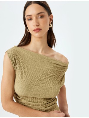 Koton Kolsuz Crop Üst Asimetrik Yaka Yeşil Polyester Karışımlı Rahat ve Nefes Alabilir