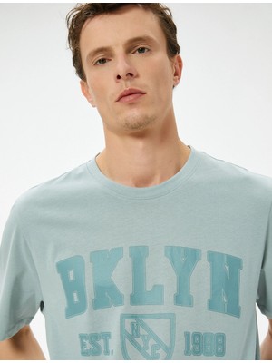 Koton Kolej Baskılı Tişört Bisiklet Yaka Kısa Kollu Pamuklu