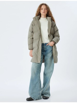 Koton Uzun Şişme Mont Kapüşonlu Fermuarlı Cep Detaylı Çıtçıt Düğmeli Su Itici