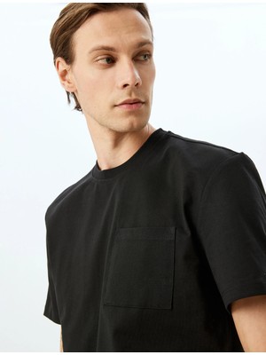 Koton Kısa Kollu Bisiklet Yaka Cep Detaylı Pamuklu Oversize Tişört