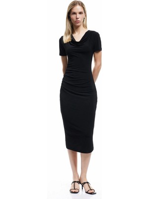 Koton Yuvarlak Yaka Kısa Kollu Midi Boy Kalem Elbise