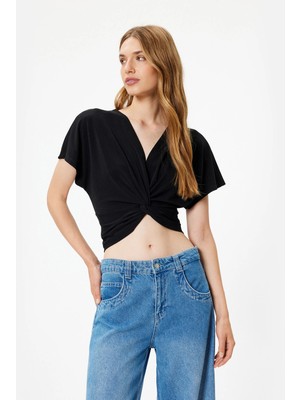 Koton Crop Bluz Düğüm Detaylı V Yaka Kısa Yarasa Kol