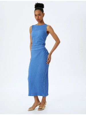 Koton Dokulu Slim Fit Bisiklet Yaka Kolsuz Bluz
