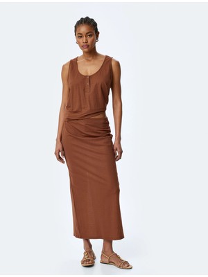 Koton Arkadan Yırtmaç Detaylı Yüksek Bel Viskon Midi Etek