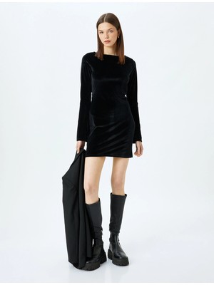 Koton Kadife Uzun Kollu Mini Sırt Detaylı Bisiklet Yaka Slim Fit Elbise