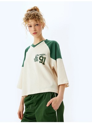 Koton Arkası Baskılı Oversize V Yaka Crop Kolej T-Shirt