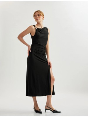 Koton Metal Aksesuar Detaylı Kolsuz Degaje Yaka Uzun A Kesim Drapeli Elbise