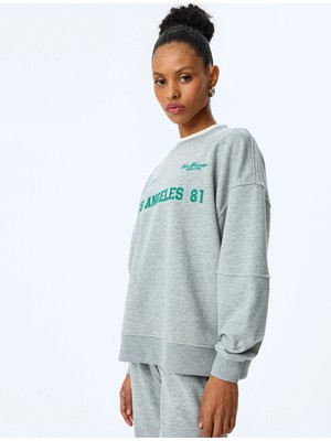 Koton Bisiklet Yaka Pamuk Karışımlı Işlemeli Dikiş Detaylı Oversize Sweatshirt