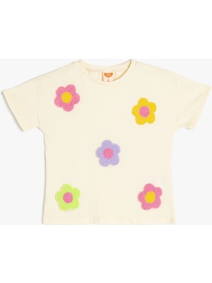 Koton Kız Çocuk Çiçek Nakışlı Kısa Kollu Pamuklu Tişört Bisiklet Yaka Yaz Sezonu İçin