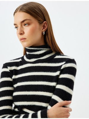 Koton Slim Fit Uzun Kollu Balıkçı Yaka Peluş Tişört