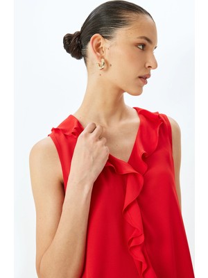 Koton Fırfırlı V Yaka Kolsuz Krep Bluz