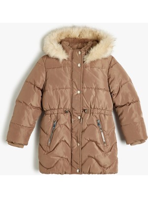 Koton Şişme Kaban Suni Kürk Detaylı Kapşonlu Cepli Fermuarlı Kemer Detaylı