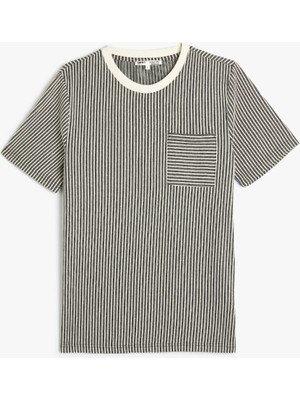 Koton Cepli Dokulu Tişört Kısa Kollu Bisiklet Yaka Regular Fit