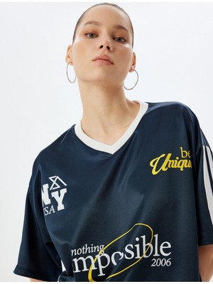 Koton V Yaka Tişört Slogan Baskılı Kısa Kollu Pike Kumaş