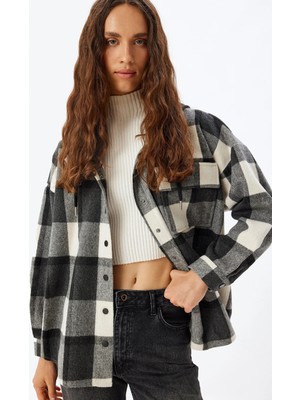 Koton Oversize Oduncu Gömleği Kapüşonlu Klasik Yaka Düğmeli Cep Detaylı