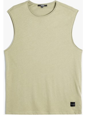 Koton Basic Kolsuz Tişört Oyuk Kol Etiket Detaylı Bisiklet Yaka