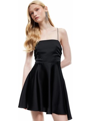 Koton Volanlı Çapraz Ip Askılı Kare Yaka Drapeli Mini Saten Elbise