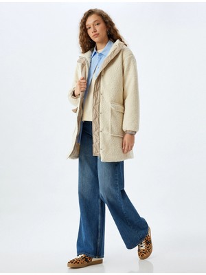 Koton Peluş Mont Kapüşonlu Fermuarlı Cep Detaylı Astarlı Çıtçıt Düğmeli