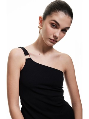 Koton Drapeli Yırtmaç Detaylı Krep Scuba Kumaş Tek Omuz Bluz