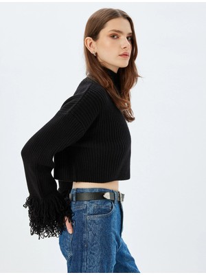 Koton x Zeynep Bastık - Püsküllü Crop Triko Kazak Balıkçı Yaka Uzun Kollu