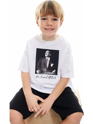 Koton Pamuklu Kısa Kollu Bisiklet Yaka Atatürk Baskılı Tişört