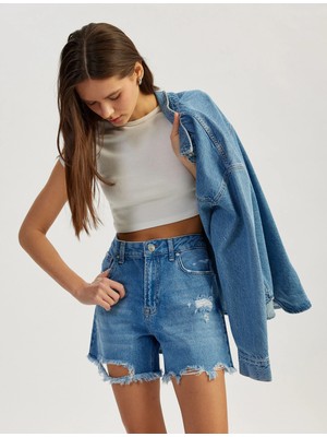 Koton Yıpranmış Püsküllü Düğmeli Denim Şort