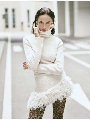 Koton x Zeynep Bastık Püsküllü Triko Elbise Mini Balıkçı Yaka Uzun Kollu