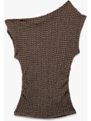 Koton Viskon Karışımlı Kolsuz Kayık Yaka Tişört