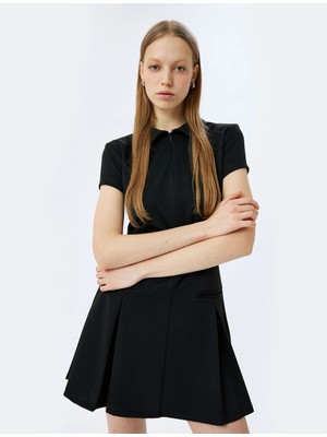 Koton Kalın Piliseli Slim Fit Kısa Kollu Fermuarlı Mini Elbise