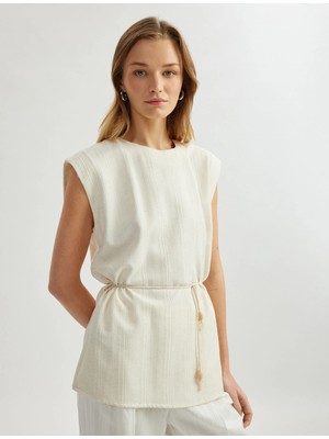 Koton Ince Kuşak Detaylı Bisiklet Yaka Kolsuz Vatkalı Piliseli Bluz