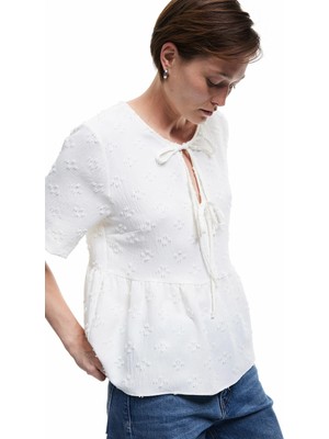 Koton Kısa Kollu Fiyonk Detaylı Dokulu Önden Bağlamalı Bluz