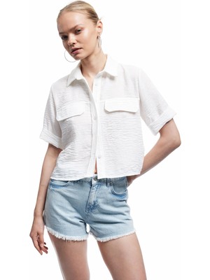 Koton Klasik Yaka Kapaklı Cep Detaylı Yarım Kollu Rahat Kesim Crop Gömlek