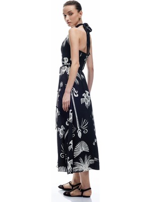 Koton Viskon Kumaş Etnik Desenli Boyundan Bağlamalı Halter Yaka Uzun Elbise