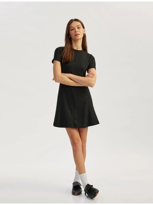 Koton Kısa Kollu Bisiklet Yaka Dikiş Detaylı Kloş Mini Elbise